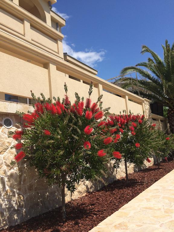 Paradise Resort Vanesa 维尔 外观 照片