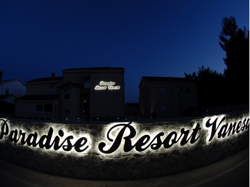 Paradise Resort Vanesa 维尔 外观 照片